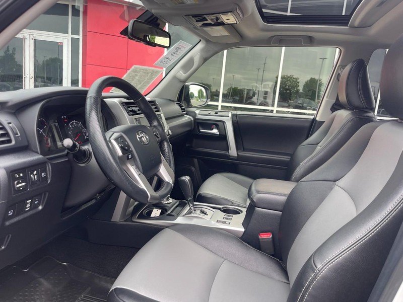 Toyota 4Runner Vehicle Image 18
