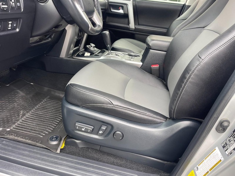 Toyota 4Runner Vehicle Image 19