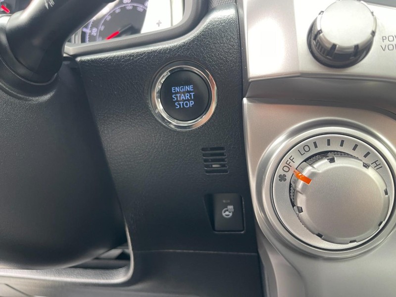 Toyota 4Runner Vehicle Image 32