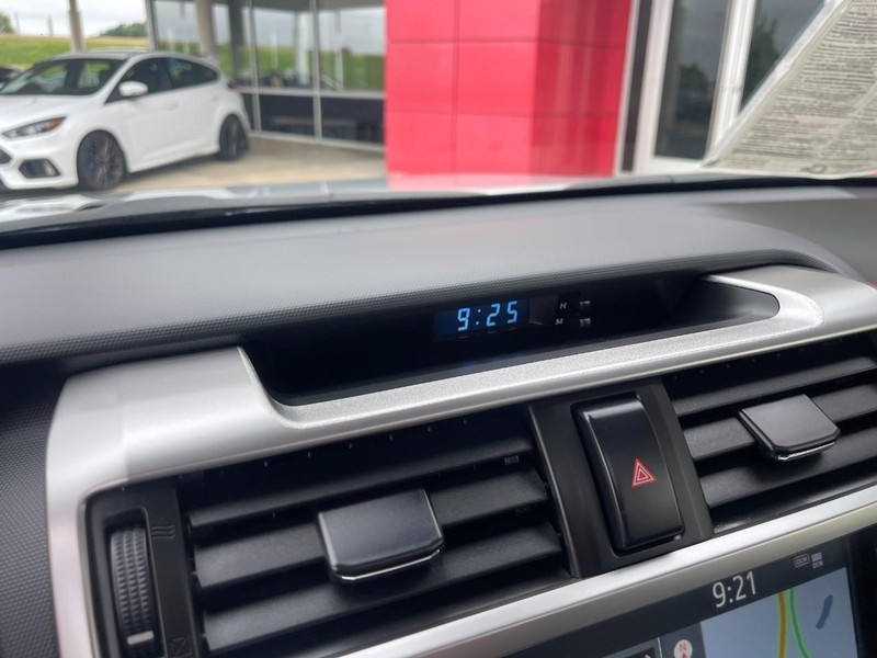 Toyota 4Runner Vehicle Image 36