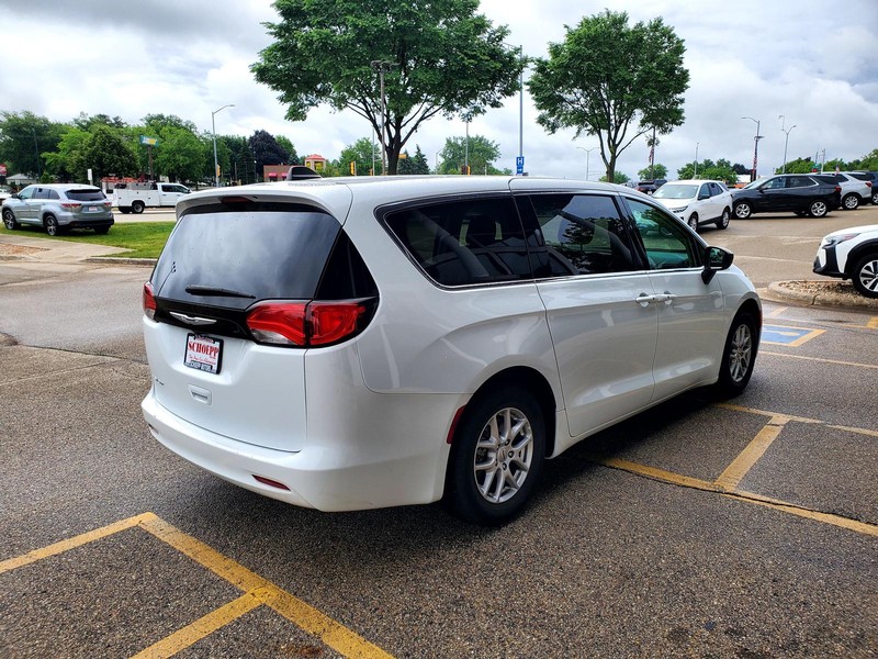 Chrysler Voyager Vehicle Image 05