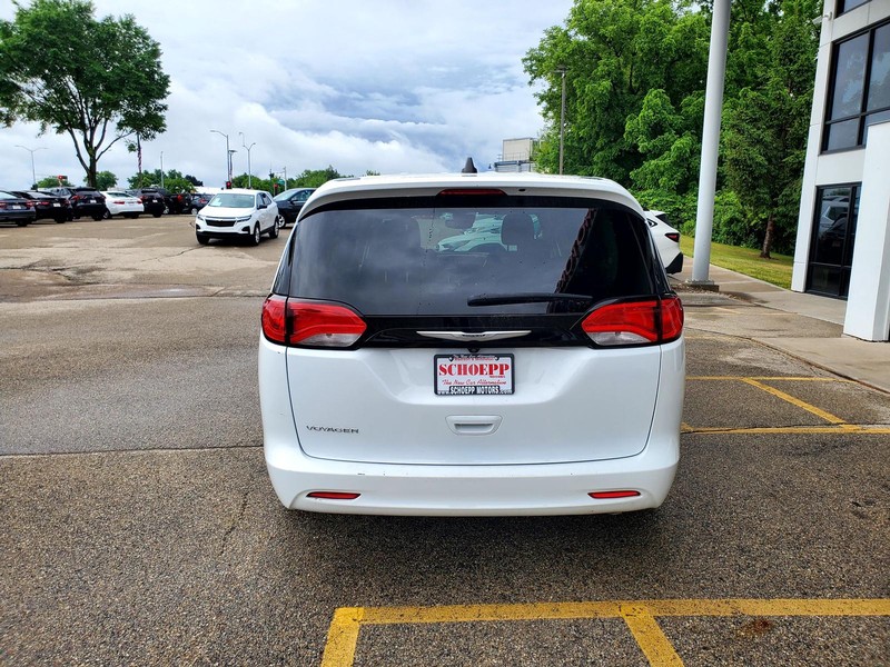Chrysler Voyager Vehicle Image 06