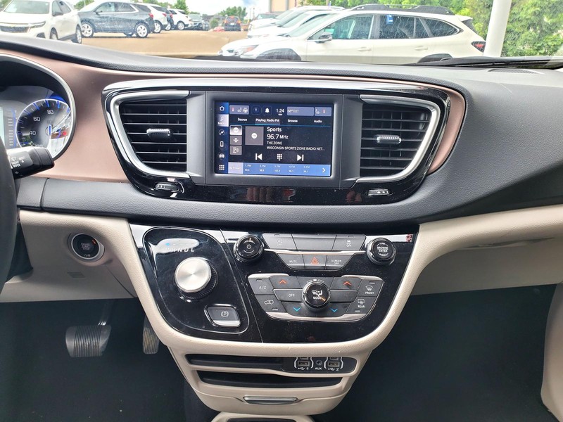 Chrysler Voyager Vehicle Image 10