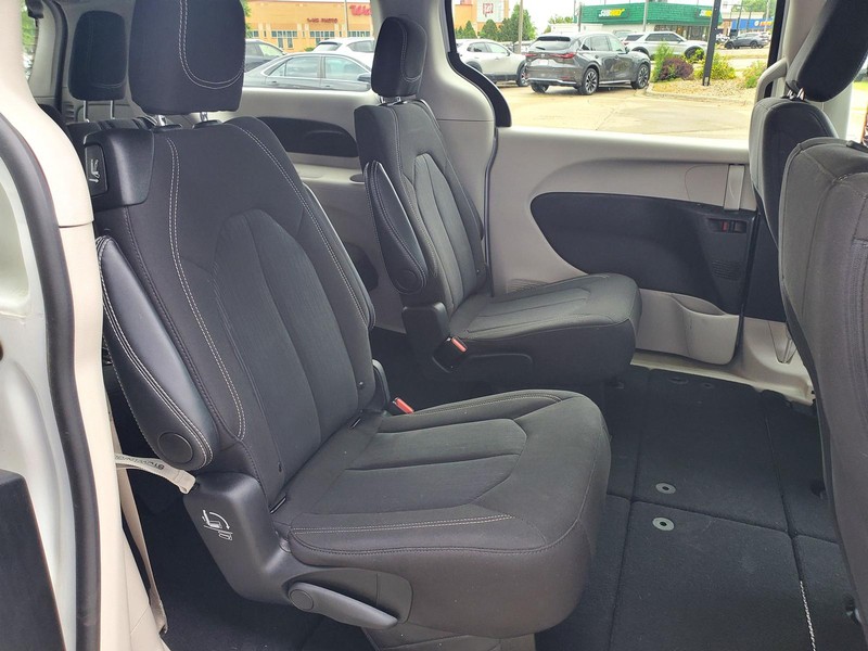 Chrysler Voyager Vehicle Image 14