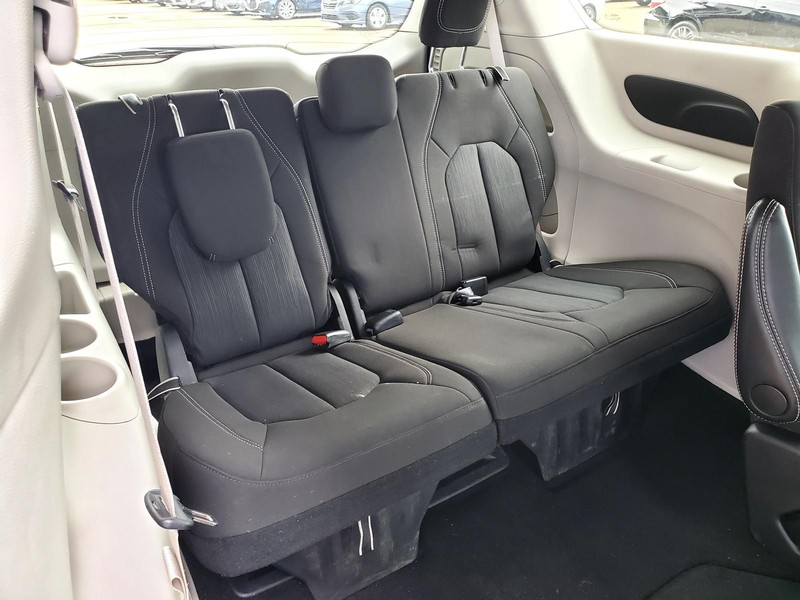 Chrysler Voyager Vehicle Image 15