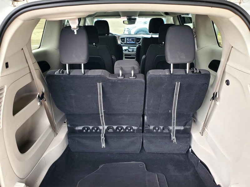 Chrysler Voyager Vehicle Image 18