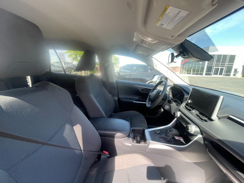 Toyota RAV4 Vehicle Image 03