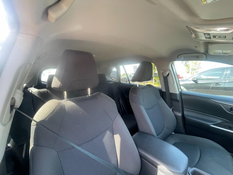 Toyota RAV4 Vehicle Image 04