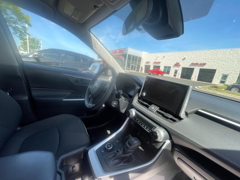 Toyota RAV4 Vehicle Image 05