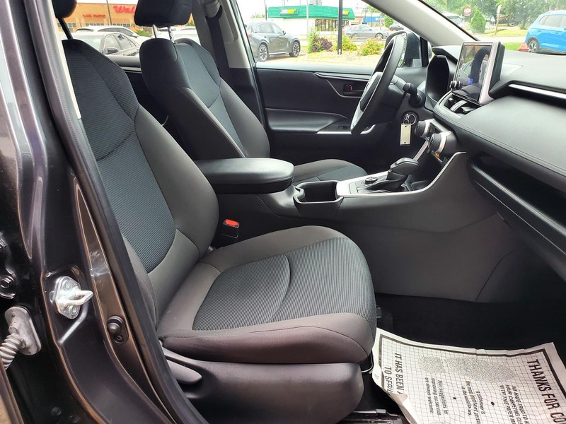 Toyota RAV4 Vehicle Image 13