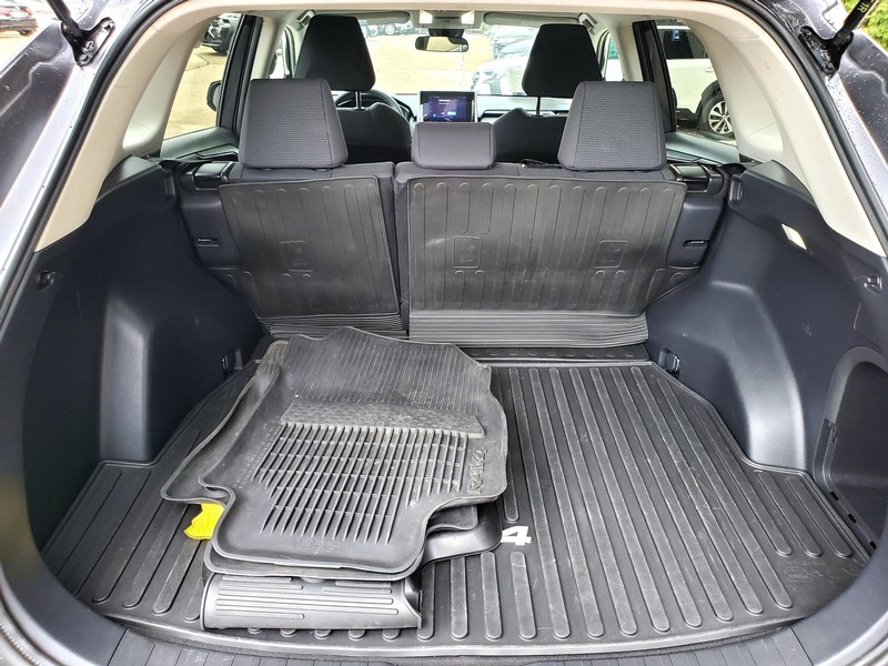 Toyota RAV4 Vehicle Image 16