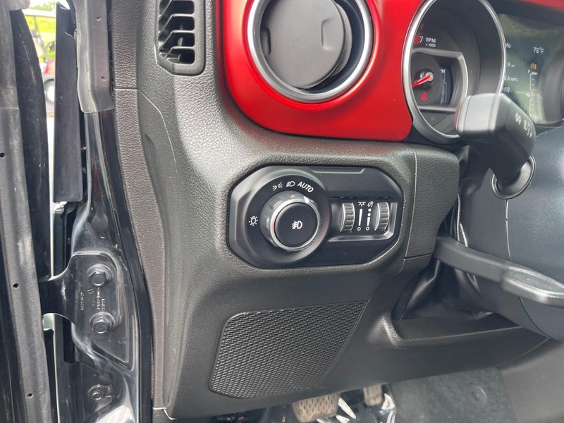 Jeep Wrangler Vehicle Image 17