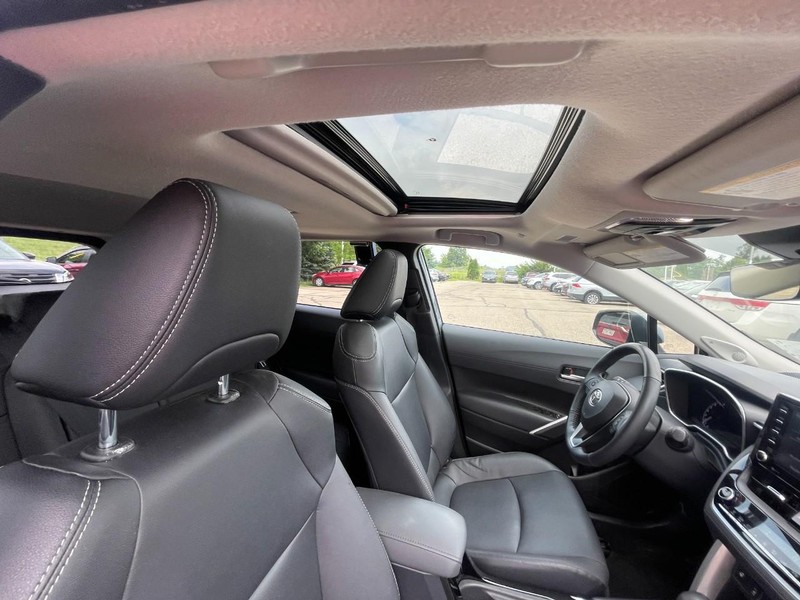 Toyota Corolla Cross Vehicle Image 04