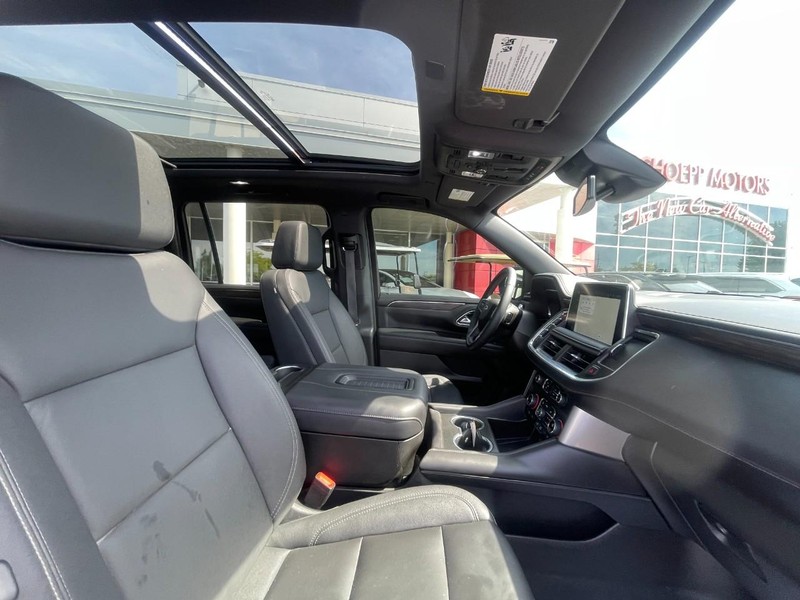 Chevrolet Suburban Vehicle Image 05