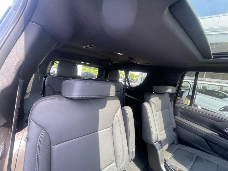 Chevrolet Suburban Vehicle Image 07