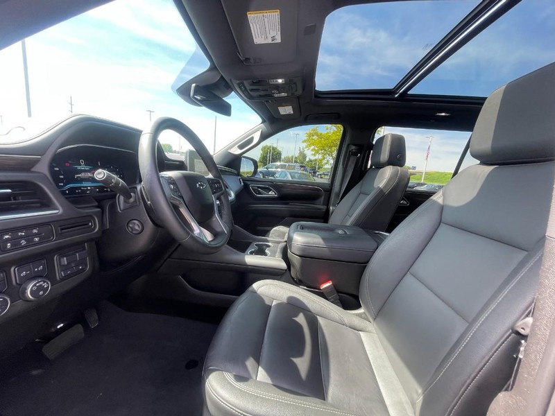 Chevrolet Suburban Vehicle Image 10