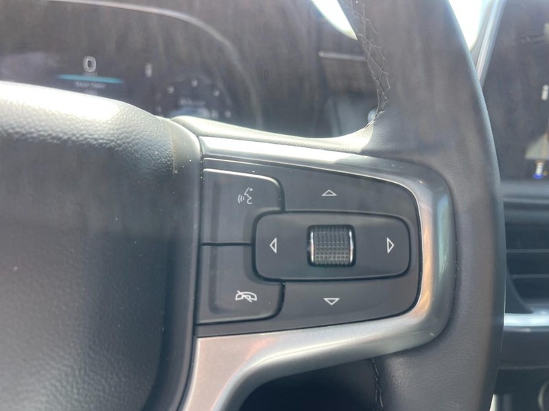 Chevrolet Suburban Vehicle Image 18