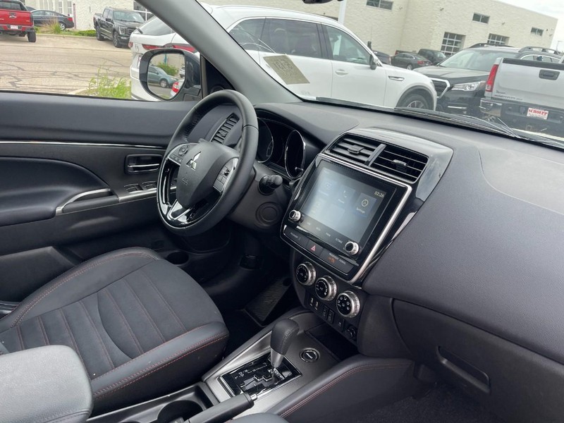 Mitsubishi Outlander Sport Vehicle Image 02