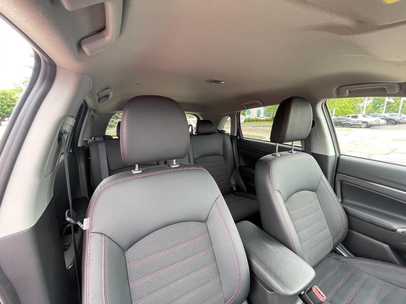 Mitsubishi Outlander Sport Vehicle Image 04