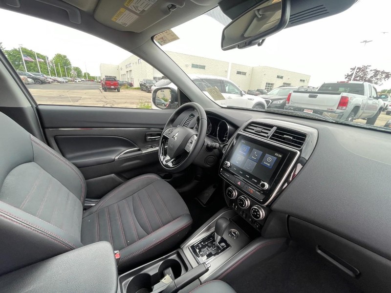 Mitsubishi Outlander Sport Vehicle Image 05
