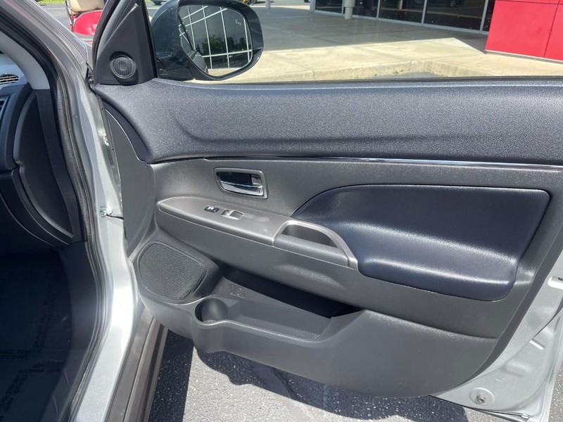 Mitsubishi Outlander Sport Vehicle Image 06