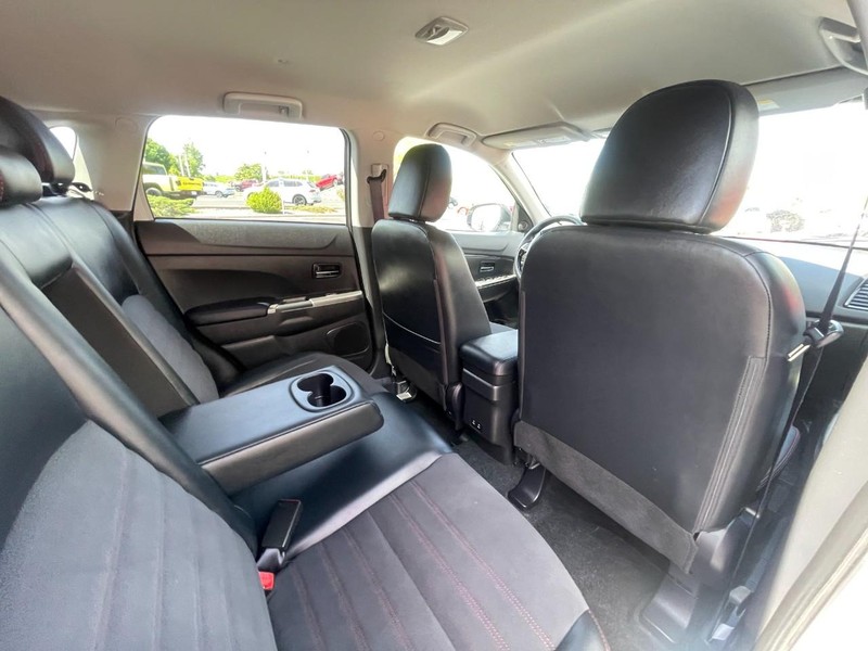 Mitsubishi Outlander Sport Vehicle Image 08