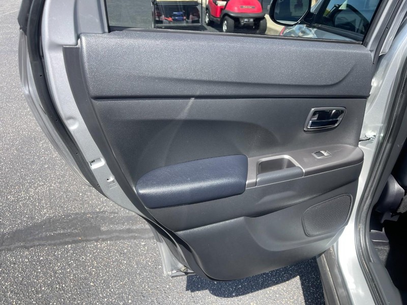 Mitsubishi Outlander Sport Vehicle Image 12