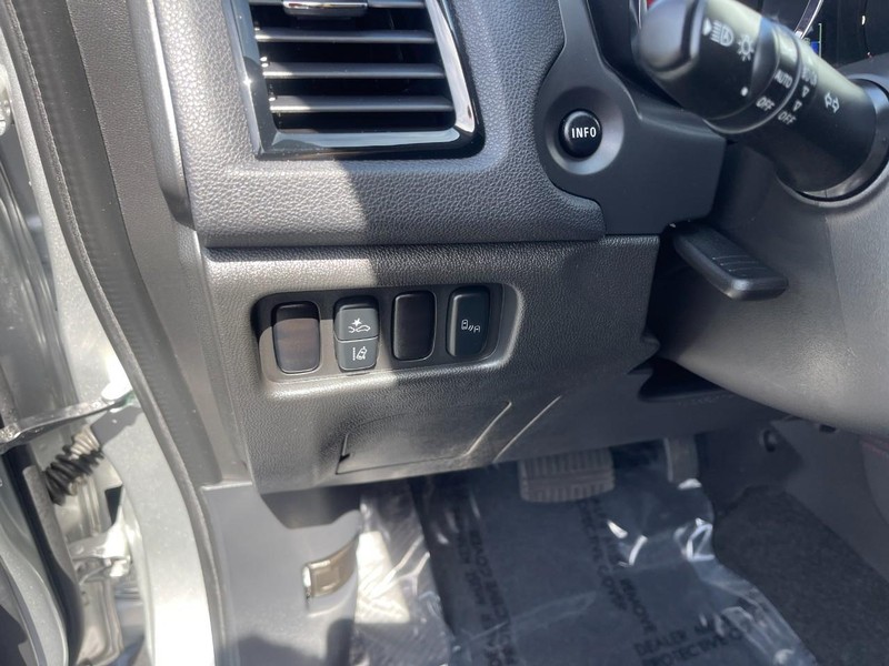 Mitsubishi Outlander Sport Vehicle Image 15