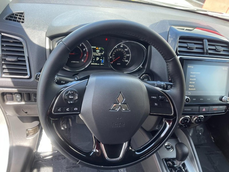 Mitsubishi Outlander Sport Vehicle Image 16
