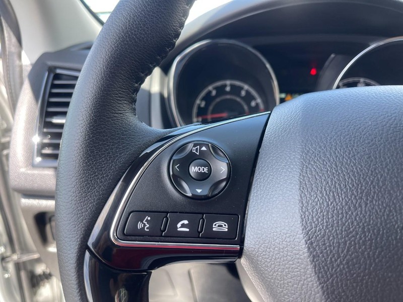Mitsubishi Outlander Sport Vehicle Image 17