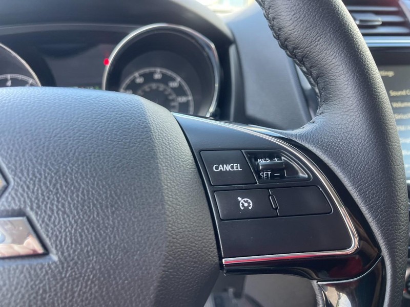 Mitsubishi Outlander Sport Vehicle Image 18