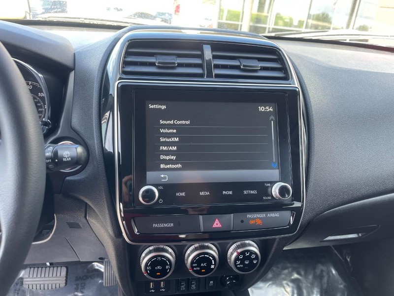 Mitsubishi Outlander Sport Vehicle Image 23