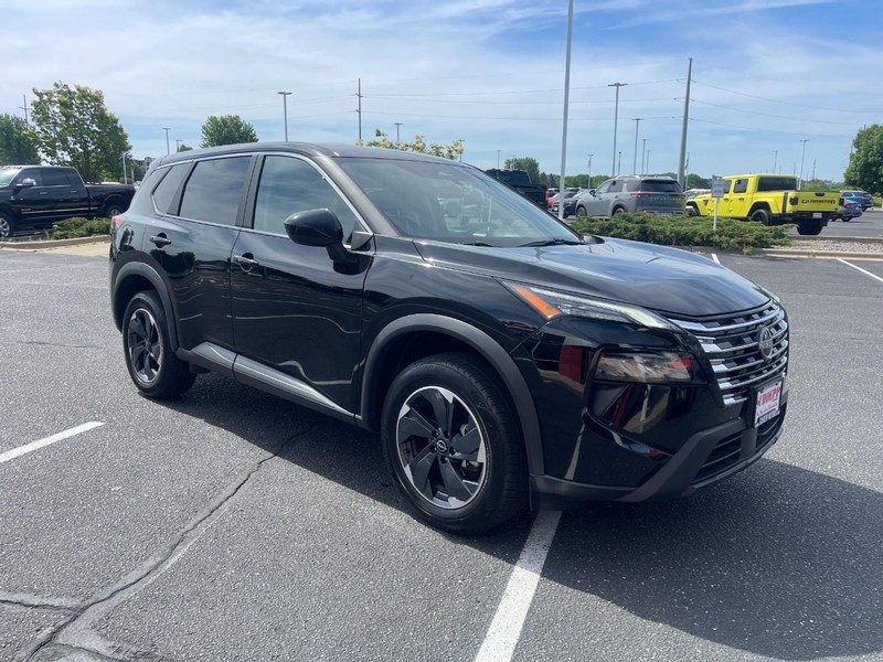 Nissan Rogue Vehicle Image 02
