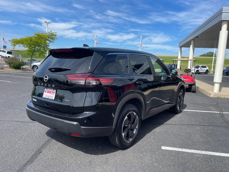 Nissan Rogue Vehicle Image 03
