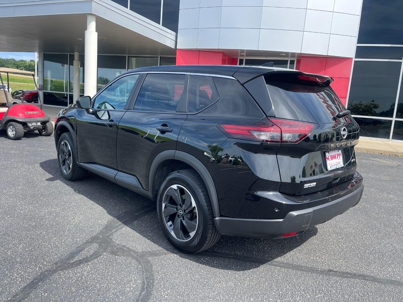 Nissan Rogue Vehicle Image 04
