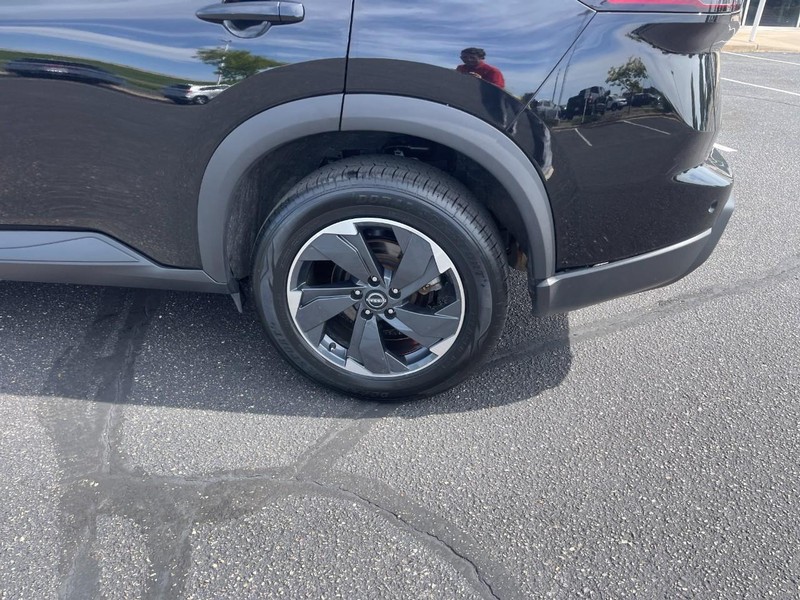 Nissan Rogue Vehicle Image 05
