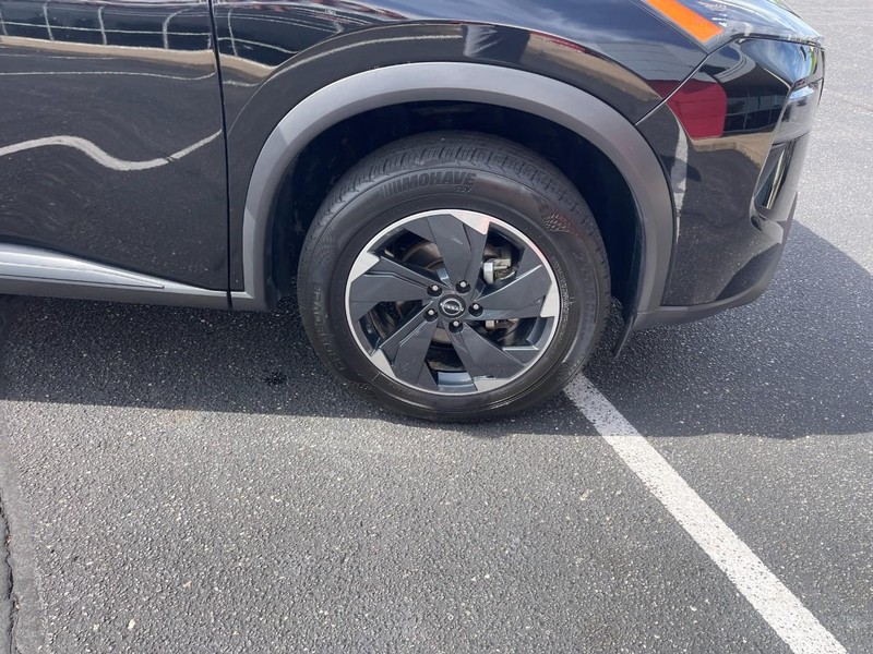 Nissan Rogue Vehicle Image 07