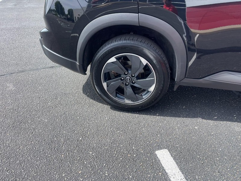 Nissan Rogue Vehicle Image 08