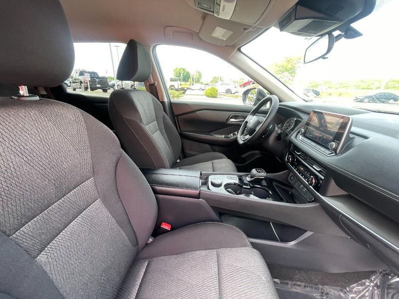 Nissan Rogue Vehicle Image 10