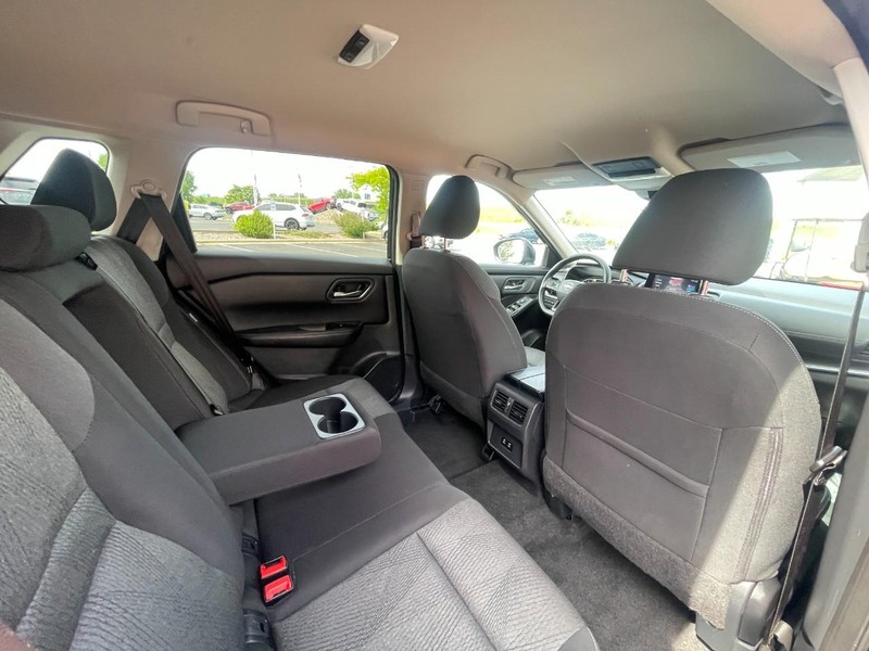 Nissan Rogue Vehicle Image 13