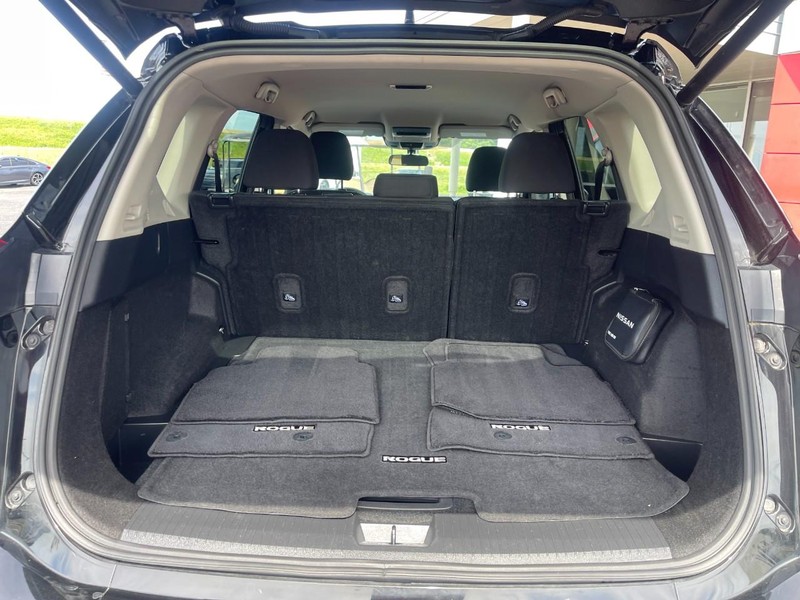 Nissan Rogue Vehicle Image 15