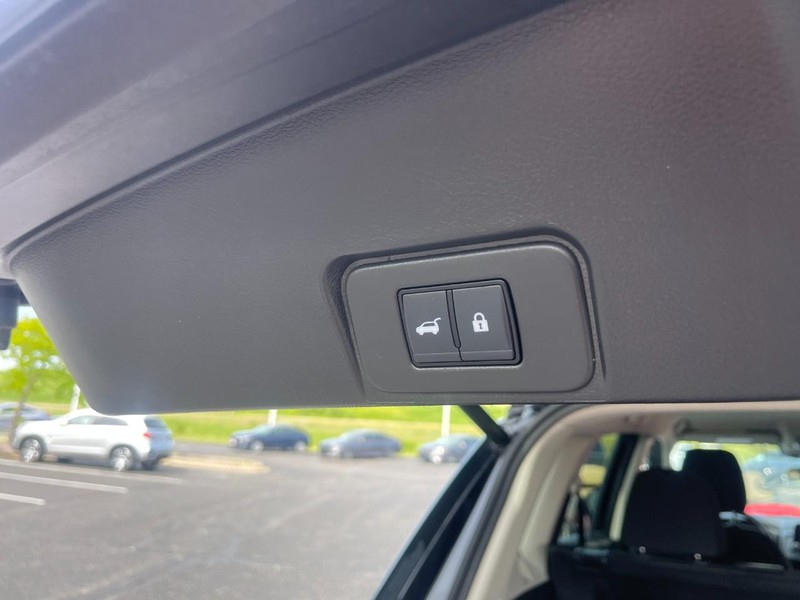 Nissan Rogue Vehicle Image 16