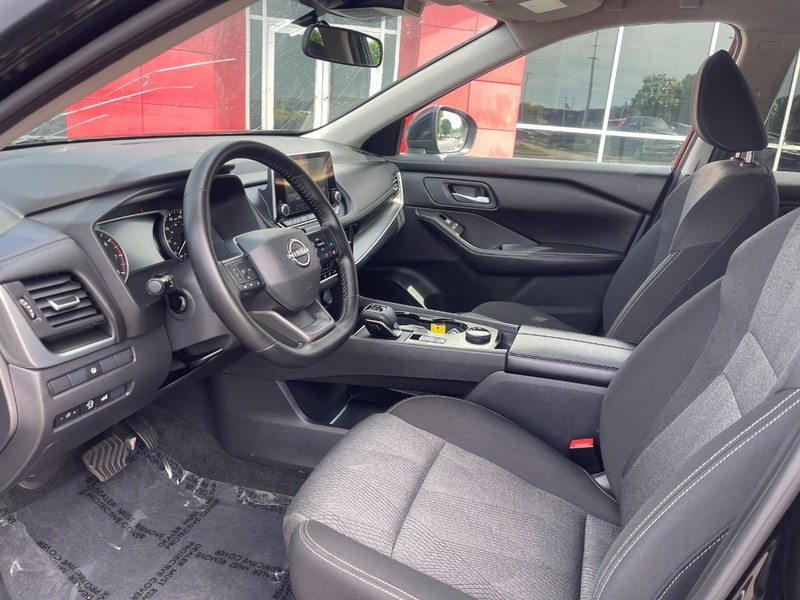 Nissan Rogue Vehicle Image 19