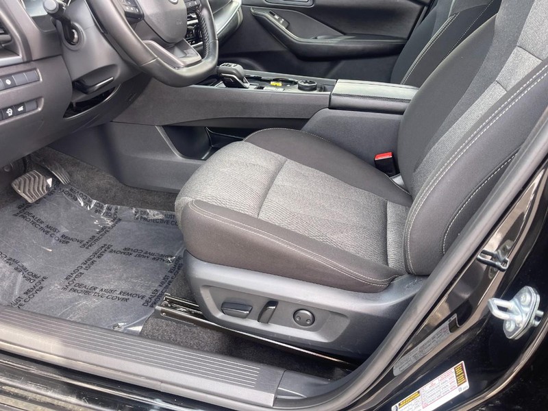 Nissan Rogue Vehicle Image 20