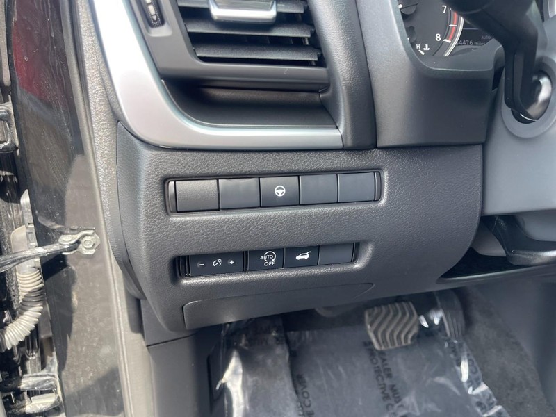 Nissan Rogue Vehicle Image 22