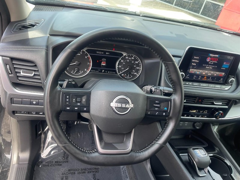 Nissan Rogue Vehicle Image 23
