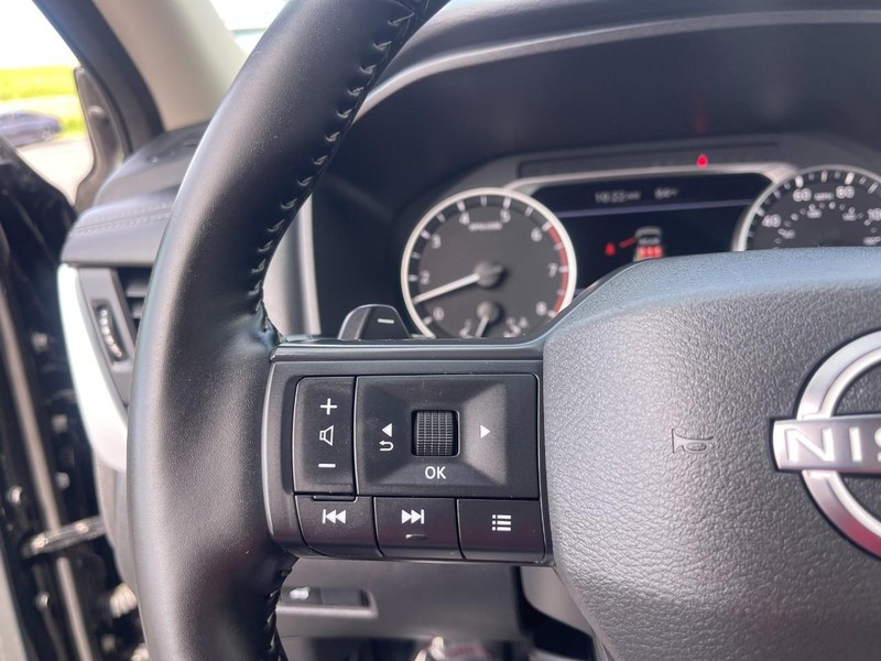 Nissan Rogue Vehicle Image 24