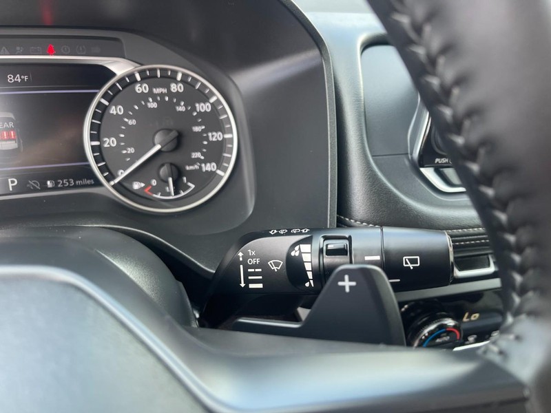 Nissan Rogue Vehicle Image 27