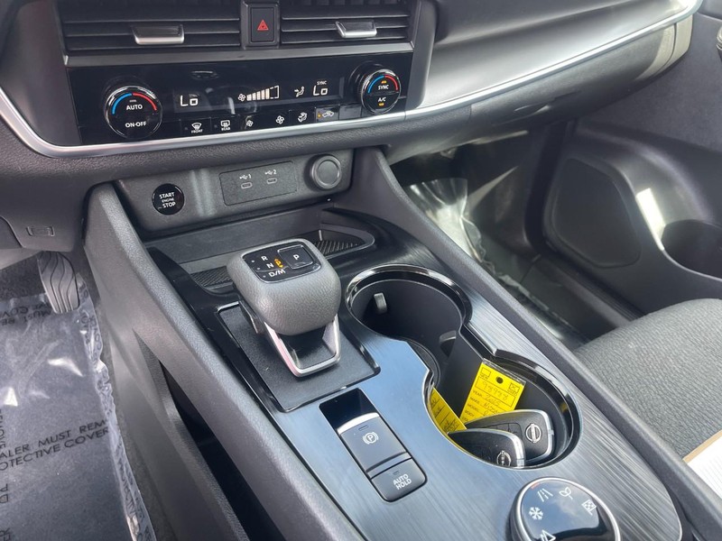 Nissan Rogue Vehicle Image 29