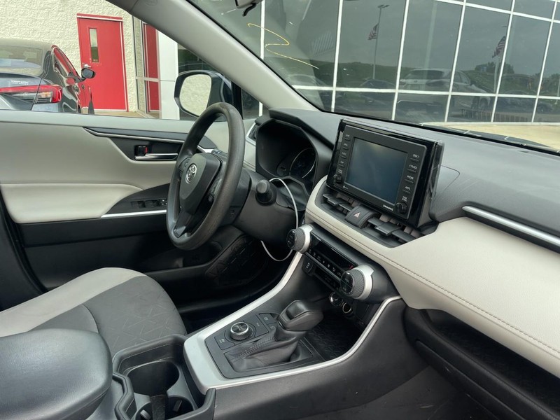 Toyota RAV4 Vehicle Image 03